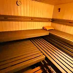6 Pers Aan Skilift Grootste Skigebied Nabij Bikepark Unieke Locatie Met Zeer Rustige Tuin In Het Bos En Het Gezellige Centrum Leuke Cafes Restaurants En Gratis Zwembad Sauna Relax Speelruimte Parkeerplaats Naast Der Brabander Apartament *