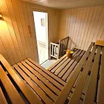 Apartament 6 Pers Aan Skilift Grootste Skigebied Nabij Bikepark Unieke Locatie Met Zeer Rustige Tuin In Het Bos En Het Gezellige Centrum Leuke Cafes Restaurants En Gratis Zwembad Sauna Relax Speelruimte Parkeerplaats Naast Der Brabander Winterberg