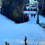 6 Pers Aan Skilift Grootste Skigebied Nabij Bikepark Unieke Locatie Met Zeer Rustige Tuin In Het Bos En Het Gezellige Centrum Leuke Cafes Restaurants En Gratis Zwembad Sauna Relax Speelruimte Parkeerplaats Naast Der Brabander Apartament
