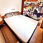 Apartament 6 Pers Aan Skilift Grootste Skigebied Nabij Bikepark Unieke Locatie Met Zeer Rustige Tuin In Het Bos En Het Gezellige Centrum Leuke Cafes Restaurants En Gratis Zwembad Sauna Relax Speelruimte Parkeerplaats Naast Der Brabander *
