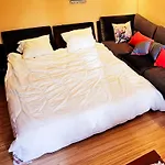 Apartament 6 Pers Aan Skilift Grootste Skigebied Nabij Bikepark Unieke Locatie Met Zeer Rustige Tuin In Het Bos En Het Gezellige Centrum Leuke Cafes Restaurants En Gratis Zwembad Sauna Relax Speelruimte Parkeerplaats Naast Der Brabander