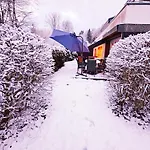 Apartament 6 Pers Aan Skilift Grootste Skigebied Nabij Bikepark Unieke Locatie Met Zeer Rustige Tuin In Het Bos En Het Gezellige Centrum Leuke Cafes Restaurants En Gratis Zwembad Sauna Relax Speelruimte Parkeerplaats Naast Der Brabander