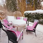 6 Pers Aan Skilift Grootste Skigebied Nabij Bikepark Unieke Locatie Met Zeer Rustige Tuin In Het Bos En Het Gezellige Centrum Leuke Cafes Restaurants En Gratis Zwembad Sauna Relax Speelruimte Parkeerplaats Naast Der Brabander Apartament