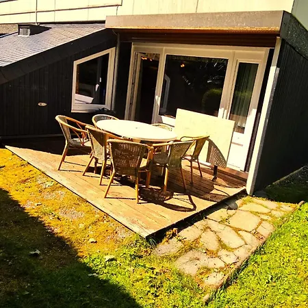 Διαμέρισμα 6 Pers Aan Skilift Grootste Skigebied Nabij Bikepark Unieke Locatie Met Zeer Rustige Tuin In Het Bos En Het Gezellige Centrum Leuke Cafes Restaurants En Gratis Zwembad Sauna Relax Speelruimte Parkeerplaats Naast Der Brabander