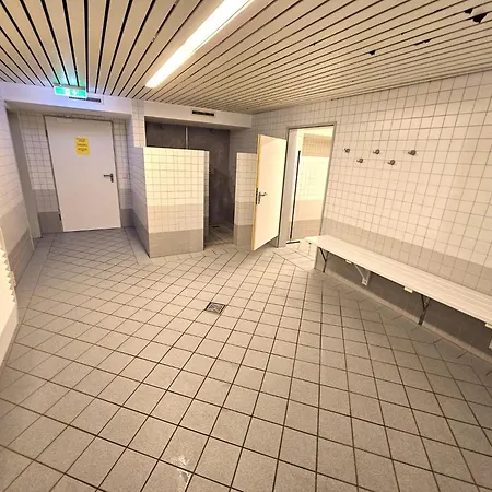 Appartamento 6 Pers Aan Skilift Grootste Skigebied Nabij Bikepark Unieke Locatie Met Zeer Rustige Tuin In Het Bos En Het Gezellige Centrum Leuke Cafes Restaurants En Gratis Zwembad Sauna Relax Speelruimte Parkeerplaats Naast Der Brabander *