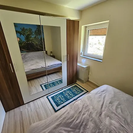 Appartement 6 Pers Am Skilift Groessten Skigebiets, Ruhige Garten Im Wald, Gemuetlichen Apres-ski-cafes Restaurants Zu Fuss Erreichbar, Parkplatz, Schwimmbad, Sauna, Relaxraum, Buchbaren Massages Wellness Der Brabander, Darts Tischtennis-f