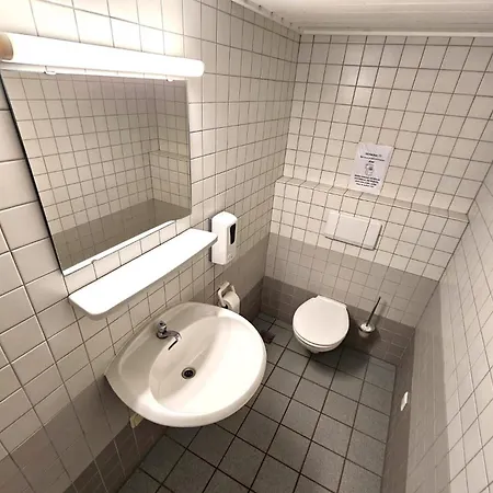 6 Pers Aan Skilift Grootste Skigebied Nabij Bikepark Unieke Locatie Met Zeer Rustige Tuin In Het Bos En Het Gezellige Centrum Leuke Cafes Restaurants En Gratis Zwembad Sauna Relax Speelruimte Parkeerplaats Naast Der Brabander Διαμέρισμα