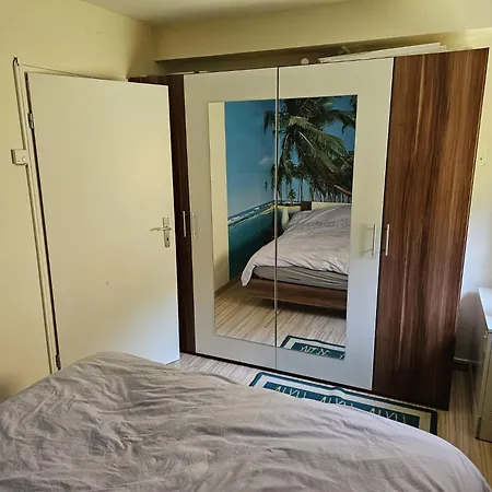 Appartement 6 Pers Am Skilift Groessten Skigebiets, Ruhige Garten Im Wald, Gemuetlichen Apres-ski-cafes Restaurants Zu Fuss Erreichbar, Parkplatz, Schwimmbad, Sauna, Relaxraum, Buchbaren Massages Wellness Der Brabander, Darts Tischtennis-f *