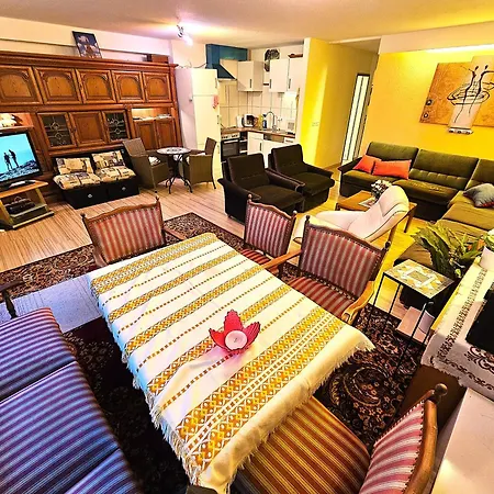 6 Pers Am Skilift Größten Skigebiets, Ruhige Garten Im Wald, Gemütlichen Après-ski-cafés Restaurants Zu Fuß Erreichbar, Parkplatz, Schwimmbad, Sauna, Relaxraum, Buchbaren Massages Wellness Der Brabander, Darts Tischtennis-fußba * Winterberg