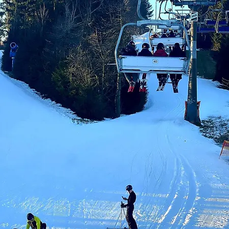 6 Pers Aan Skilift Grootste Skigebied Nabij Bikepark Unieke Locatie Met Zeer Rustige Tuin In Het Bos En Het Gezellige Centrum Leuke Cafes Restaurants En Gratis Zwembad Sauna Relax Speelruimte Parkeerplaats Naast Der Brabander Διαμέρισμα