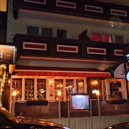 6 Pers Am Skilift Groessten Skigebiets, Ruhige Garten Im Wald, Gemuetlichen Apres-ski-cafes Restaurants Zu Fuss Erreichbar, Parkplatz, Schwimmbad, Sauna, Relaxraum, Buchbaren Massages Wellness Der Brabander, Darts Tischtennis-f