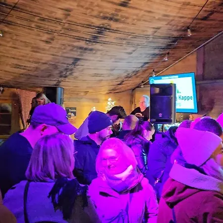 6 Pers Aan Skilift Grootste Skigebied Nabij Bikepark Unieke Locatie Met Zeer Rustige Tuin In Het Bos En Het Gezellige Centrum Leuke Cafes Restaurants En Gratis Zwembad Sauna Relax Speelruimte Parkeerplaats Naast Der Brabander Διαμέρισμα