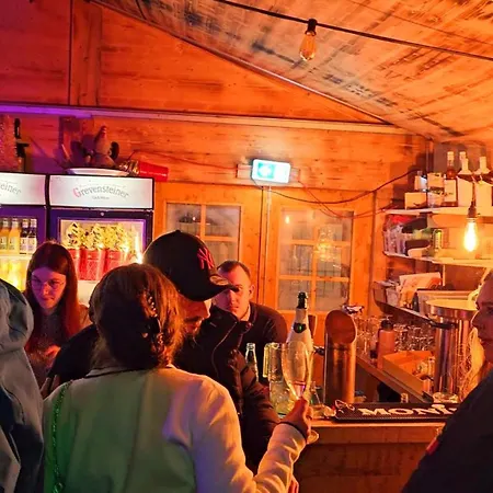 Apartment 6 Pers Aan Skilift Grootste Skigebied Nabij Bikepark Unieke Locatie Met Zeer Rustige Tuin In Het Bos En Het Gezellige Centrum Leuke Cafes Restaurants En Gratis Zwembad Sauna Relax Speelruimte Parkeerplaats Naast Der Brabander
