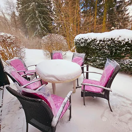 6 Pers Aan Skilift Grootste Skigebied Nabij Bikepark Unieke Locatie Met Zeer Rustige Tuin In Het Bos En Het Gezellige Centrum Leuke Cafes Restaurants En Gratis Zwembad Sauna Relax Speelruimte Parkeerplaats Naast Der Brabander Διαμέρισμα