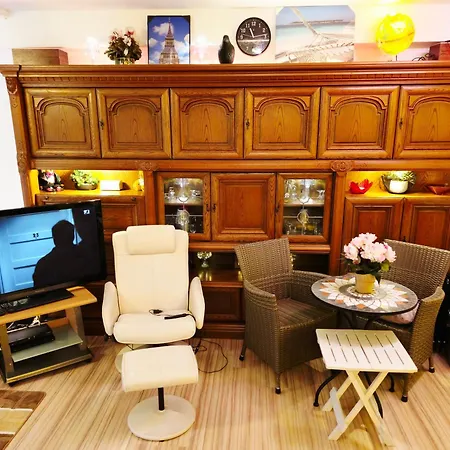 6 Pers Am Skilift Groessten Skigebiets, Ruhige Garten Im Wald, Gemuetlichen Apres-ski-cafes Restaurants Zu Fuss Erreichbar, Parkplatz, Schwimmbad, Sauna, Relaxraum, Buchbaren Massages Wellness Der Brabander, Darts Tischtennis-f * ヴィンターベルク