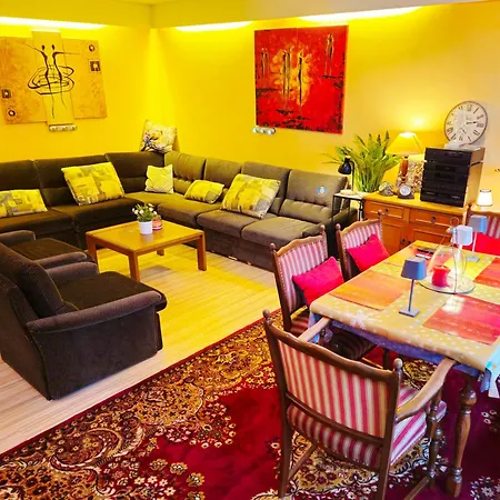 6 Pers Am Skilift Groessten Skigebiets, Ruhige Garten Im Wald, Gemuetlichen Apres-ski-cafes Restaurants Zu Fuss Erreichbar, Parkplatz, Schwimmbad, Sauna, Relaxraum, Buchbaren Massages Wellness Der Brabander, Darts Tischtennis-f *