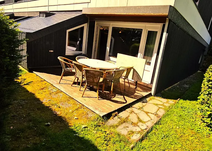 Apartamento Winterberg Appartement 6 Pers am Skilift größten Skigebiets, ruhige Garten im Wald, gemütlichen Après-Ski-Cafés Restaurants zu Fuß erreichbar, Parkplatz, Schwimmbad, Sauna, Relaxraum, Buchbaren Massages Wellness Der Brabander, Darts Tischtennis-Fußba