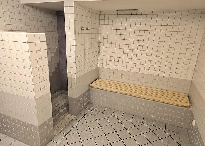 Apartamento Winterberg Appartement 6 Pers am Skilift größten Skigebiets, ruhige Garten im Wald, gemütlichen Après-Ski-Cafés Restaurants zu Fuß erreichbar, Parkplatz, Schwimmbad, Sauna, Relaxraum, Buchbaren Massages Wellness Der Brabander, Darts Tischtennis-Fußba *