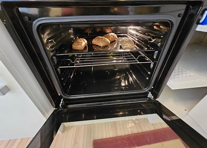 Winterberg Appartement 6 Pers am Skilift größten Skigebiets, ruhige Garten im Wald, gemütlichen Après-Ski-Cafés Restaurants zu Fuß erreichbar, Parkplatz, Schwimmbad, Sauna, Relaxraum, Buchbaren Massages Wellness Der Brabander, Darts Tischtennis-Fußba Apartamento