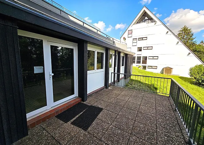 Winterberg Appartement 6 Pers am Skilift größten Skigebiets, ruhige Garten im Wald, gemütlichen Après-Ski-Cafés Restaurants zu Fuß erreichbar, Parkplatz, Schwimmbad, Sauna, Relaxraum, Buchbaren Massages Wellness Der Brabander, Darts Tischtennis-Fußba