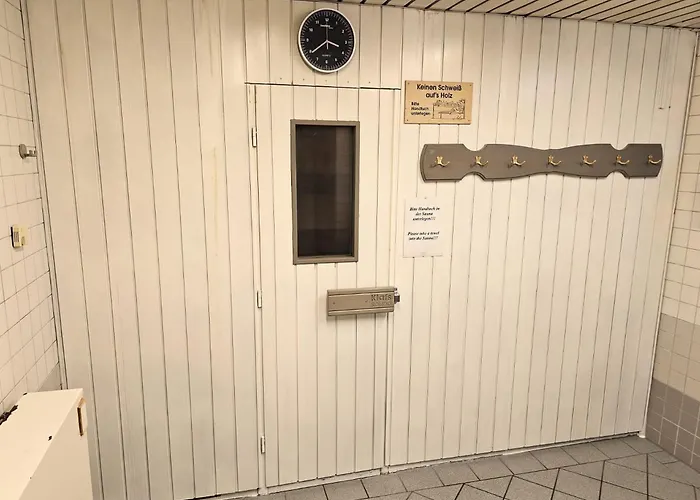 Winterberg Appartement 6 Pers am Skilift größten Skigebiets, ruhige Garten im Wald, gemütlichen Après-Ski-Cafés Restaurants zu Fuß erreichbar, Parkplatz, Schwimmbad, Sauna, Relaxraum, Buchbaren Massages Wellness Der Brabander, Darts Tischtennis-Fußba *