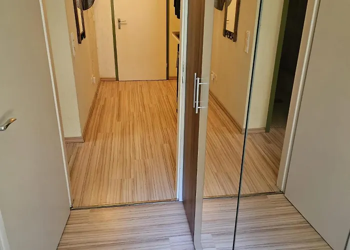 Winterberg Appartement 6 Pers am Skilift größten Skigebiets, ruhige Garten im Wald, gemütlichen Après-Ski-Cafés Restaurants zu Fuß erreichbar, Parkplatz, Schwimmbad, Sauna, Relaxraum, Buchbaren Massages Wellness Der Brabander, Darts Tischtennis-Fußba * Winterberg