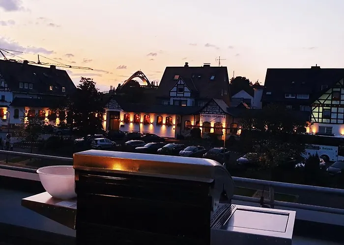 Winterberg Appartement 6 Pers am Skilift größten Skigebiets, ruhige Garten im Wald, gemütlichen Après-Ski-Cafés Restaurants zu Fuß erreichbar, Parkplatz, Schwimmbad, Sauna, Relaxraum, Buchbaren Massages Wellness Der Brabander, Darts Tischtennis-Fußba Apartamento *