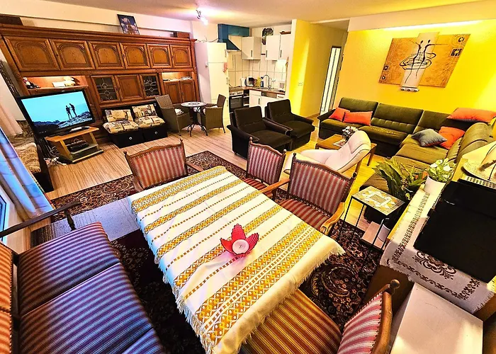 Winterberg Appartement 6 Pers am Skilift größten Skigebiets, ruhige Garten im Wald, gemütlichen Après-Ski-Cafés Restaurants zu Fuß erreichbar, Parkplatz, Schwimmbad, Sauna, Relaxraum, Buchbaren Massages Wellness Der Brabander, Darts Tischtennis-Fußba * Winterberg