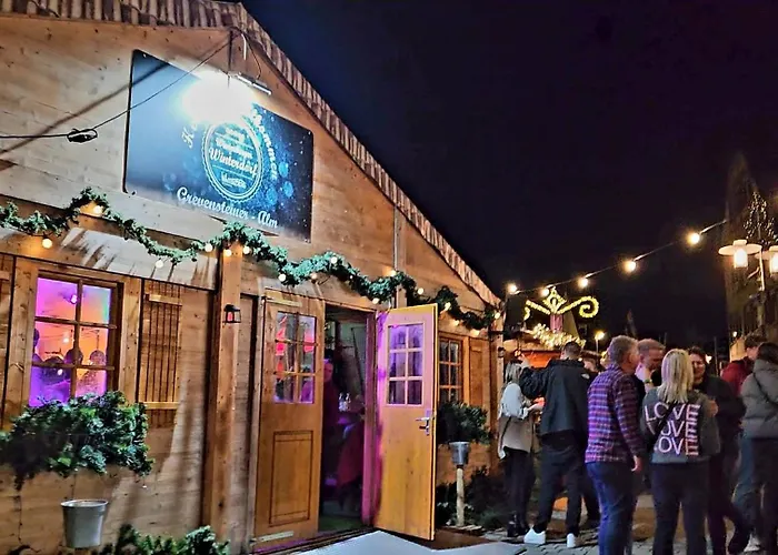 Winterberg Appartement 6 Pers am Skilift größten Skigebiets, ruhige Garten im Wald, gemütlichen Après-Ski-Cafés Restaurants zu Fuß erreichbar, Parkplatz, Schwimmbad, Sauna, Relaxraum, Buchbaren Massages Wellness Der Brabander, Darts Tischtennis-Fußba Winterberg