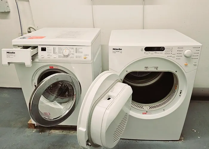 6 Pers Aan Skilift Grootste Skigebied Nabij Bikepark Unieke Locatie Met Zeer Rustige Tuin In Het Bos En Het Gezellige Centrum Leuke Cafes Restaurants En Gratis Zwembad Sauna Relax Speelruimte Parkeerplaats Naast Der Brabander * 빈터베르크