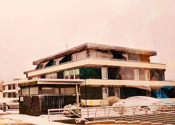 Winterberg Appartement 6 Pers am Skilift größten Skigebiets, ruhige Garten im Wald, gemütlichen Après-Ski-Cafés Restaurants zu Fuß erreichbar, Parkplatz, Schwimmbad, Sauna, Relaxraum, Buchbaren Massages Wellness Der Brabander, Darts Tischtennis-Fußba Apartamento