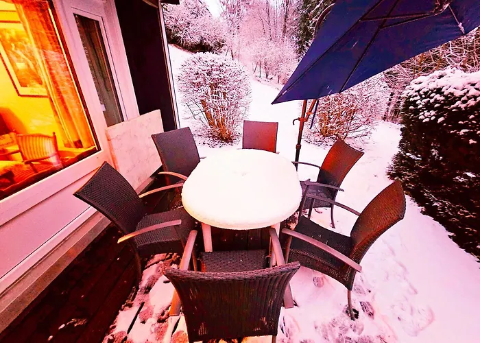 6 Pers Aan Skilift Grootste Skigebied Nabij Bikepark Unieke Locatie Met Zeer Rustige Tuin In Het Bos En Het Gezellige Centrum Leuke Cafes Restaurants En Gratis Zwembad Sauna Relax Speelruimte Parkeerplaats Naast Der Brabander 빈터베르크