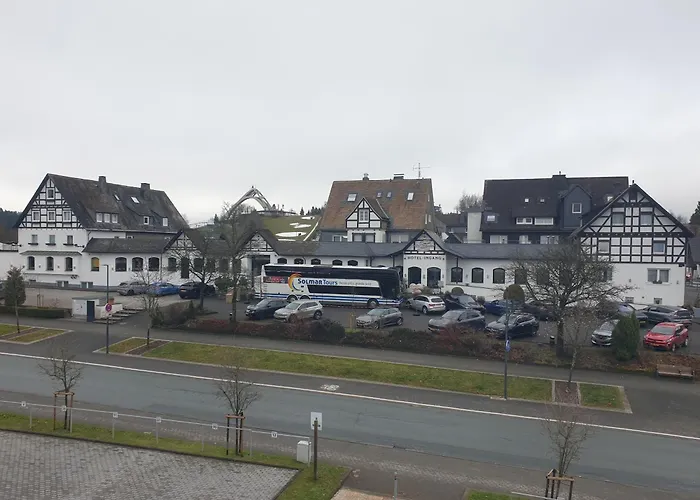 6 Pers Aan Skilift Grootste Skigebied Nabij Bikepark Unieke Locatie Met Zeer Rustige Tuin In Het Bos En Het Gezellige Centrum Leuke Cafes Restaurants En Gratis Zwembad Sauna Relax Speelruimte Parkeerplaats Naast Der Brabander *