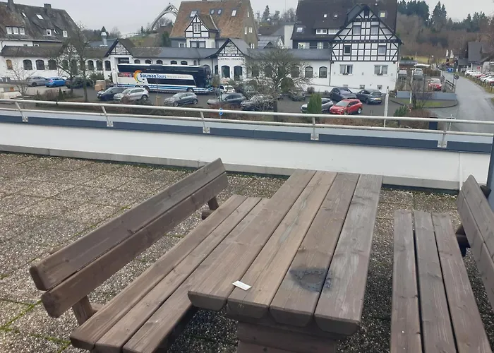 Winterberg Appartement 6 Pers am Skilift größten Skigebiets, ruhige Garten im Wald, gemütlichen Après-Ski-Cafés Restaurants zu Fuß erreichbar, Parkplatz, Schwimmbad, Sauna, Relaxraum, Buchbaren Massages Wellness Der Brabander, Darts Tischtennis-Fußba *