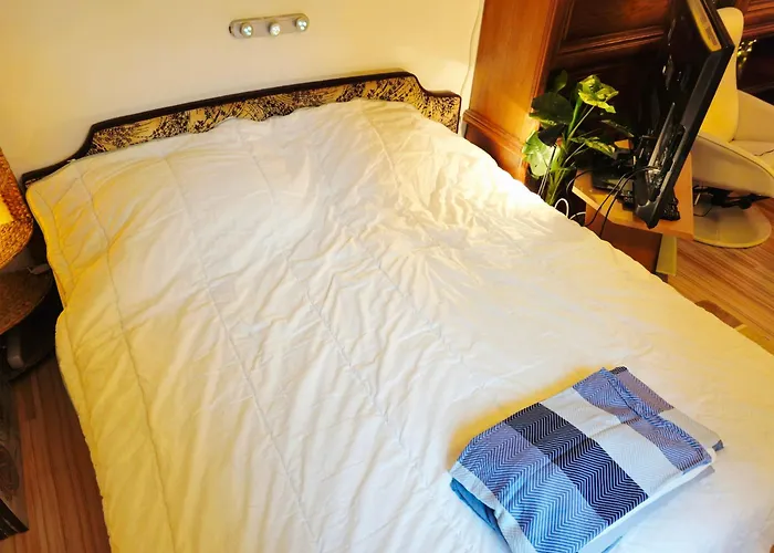 Winterberg Appartement 6 Pers am Skilift größten Skigebiets, ruhige Garten im Wald, gemütlichen Après-Ski-Cafés Restaurants zu Fuß erreichbar, Parkplatz, Schwimmbad, Sauna, Relaxraum, Buchbaren Massages Wellness Der Brabander, Darts Tischtennis-Fußba Apartamento Winterberg