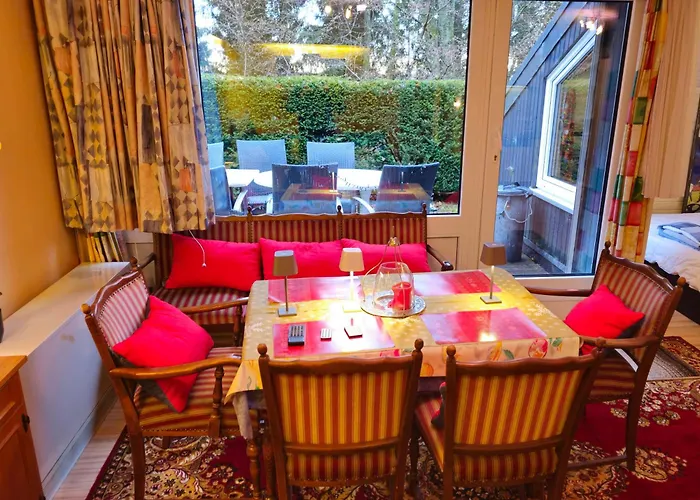 Apartamento Winterberg Appartement 6 Pers am Skilift größten Skigebiets, ruhige Garten im Wald, gemütlichen Après-Ski-Cafés Restaurants zu Fuß erreichbar, Parkplatz, Schwimmbad, Sauna, Relaxraum, Buchbaren Massages Wellness Der Brabander, Darts Tischtennis-Fußba Winterberg