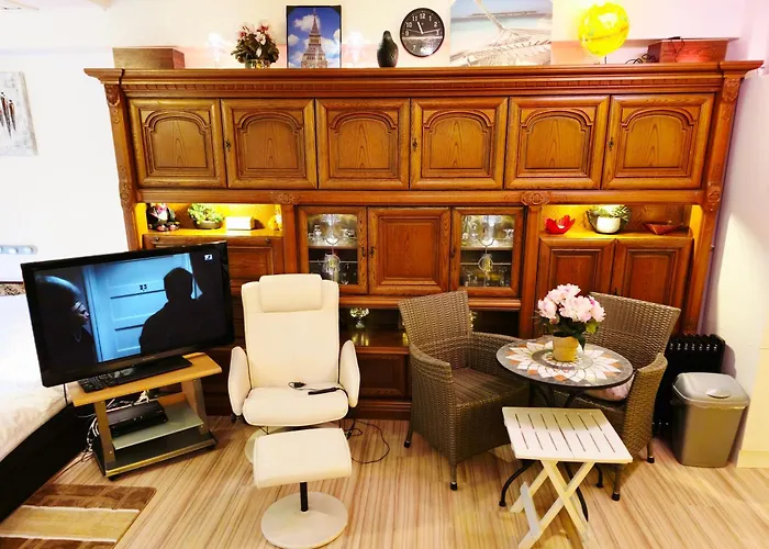 Winterberg Appartement 6 Pers am Skilift größten Skigebiets, ruhige Garten im Wald, gemütlichen Après-Ski-Cafés Restaurants zu Fuß erreichbar, Parkplatz, Schwimmbad, Sauna, Relaxraum, Buchbaren Massages Wellness Der Brabander, Darts Tischtennis-Fußba * Winterberg