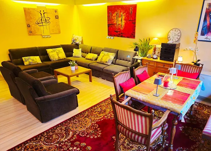 Winterberg Appartement 6 Pers am Skilift größten Skigebiets, ruhige Garten im Wald, gemütlichen Après-Ski-Cafés Restaurants zu Fuß erreichbar, Parkplatz, Schwimmbad, Sauna, Relaxraum, Buchbaren Massages Wellness Der Brabander, Darts Tischtennis-Fußba *